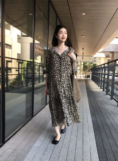妊娠9カ月のワンピースコーデ｜チームVERYのマタニティsnap