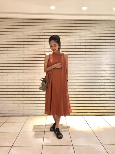 妊娠8カ月のワンピースコーデ｜チームVERYのマタニティsnap