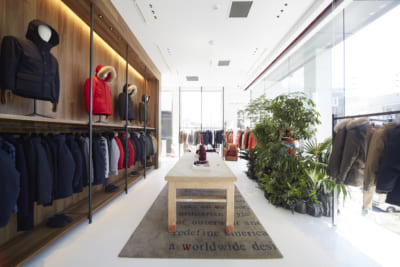 公園遊びもアウトドアもWOOLRICH（ウールリッチ）のコートが活躍