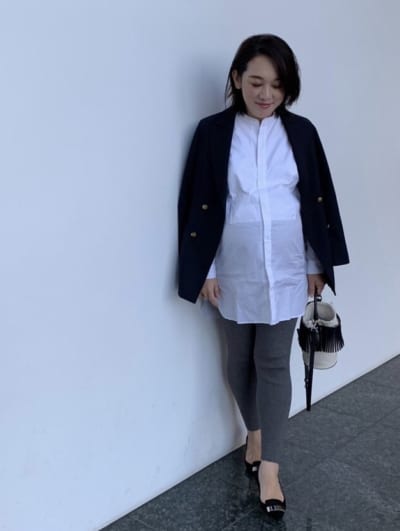 臨月のパンツコーデ｜チームVERYのマタニティsnap
