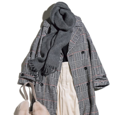 GUの白コーデュロイパンツならロングコートの日も軽快な印象に【明日のコーデ】