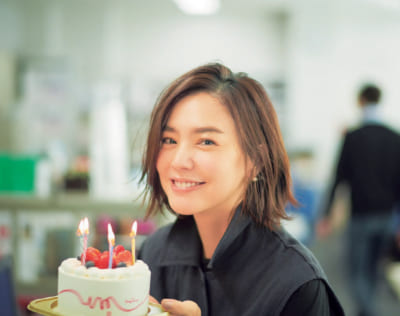 浅見れいなさん、ご主人からのプレゼントはセリーヌの〝きちんとバッグ〟