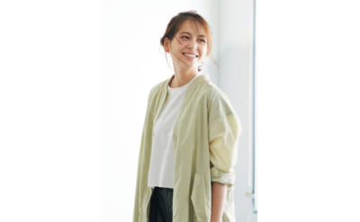 ショートパンツ×ロング丈ブルゾンで大人の脚長バランスが完成【明日のコーデ】
