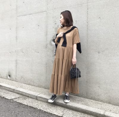 妊娠9カ月のワンピースコーデ｜チームVERYのマタニティsnap