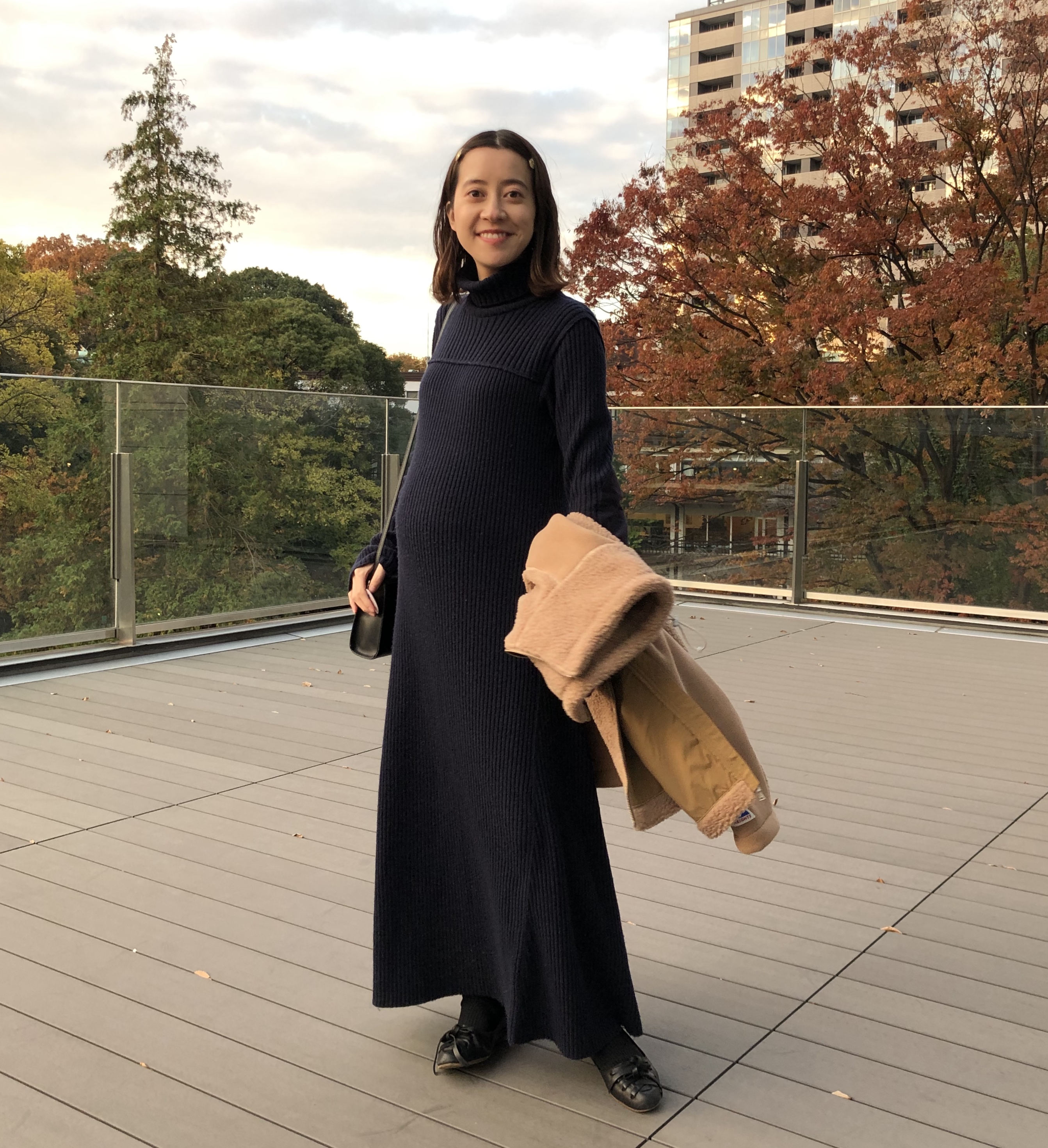 妊娠7ヶ月のワンピースコーデ｜チームVERYのマタニティsnap | VERY