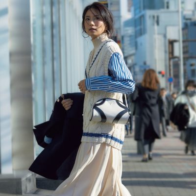 カジュアルスタイルを”リッチなレザー白スニーカー”で格上げ！【明日のコーデ】