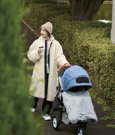 白スニーカーで足元に抜け感！ボアコートとも好バランス【明日のコーデ】