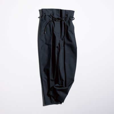 大人の黒パンツは個性派が旬！3.1 フィリップリムのオリガミパンツ
