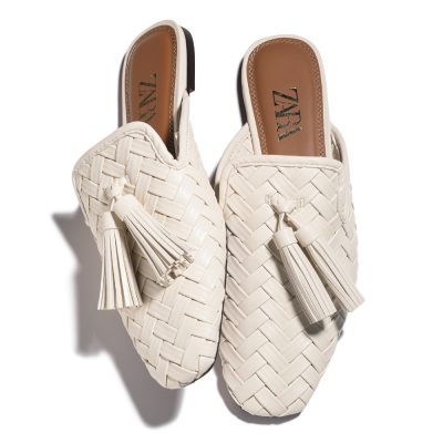 白い靴ならZARA！お値段以上のスリッパサンダルに注目