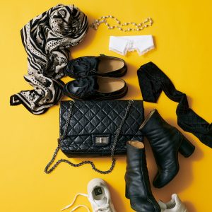 黒 白コーデに差がつくブランド小物８選 人気スタイリストのモノトーン名品 ファッション Very ヴェリィ 公式サイト 光文社