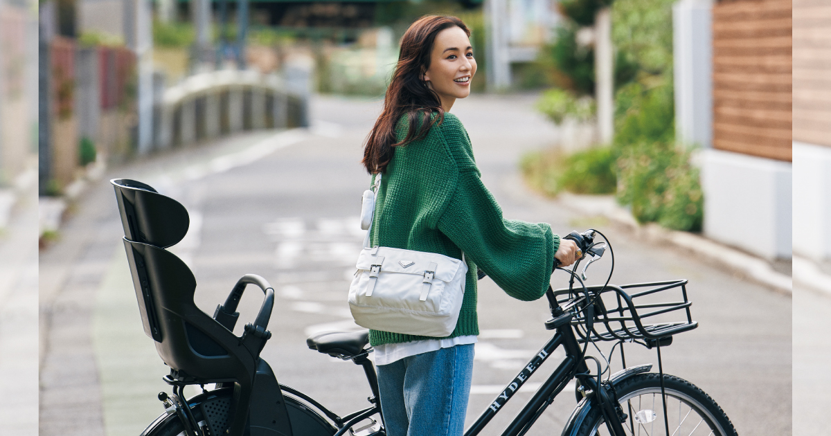 プラダ】“リナイロン”シリーズが今どきライフスタイルにハマる理由 | VERY