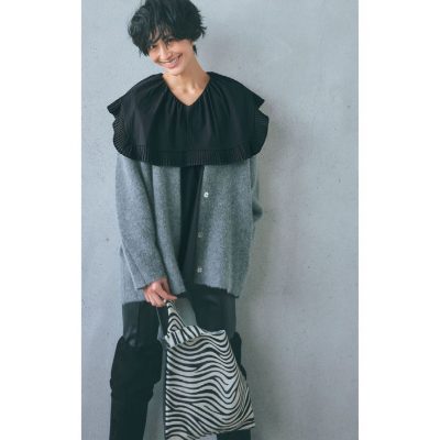 「カーデ×甘ブラウス」グレー＆黒のモノトーンなら大人っぽい！