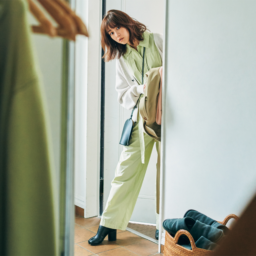 【美品】ブルーレーベルクレストブリッジ　桐谷美玲さん着用レザーロングブーツ　23 桐谷美玲が“今っぽく”着こなす大人の【ロングブーツ】コーデ｜＠BAILA