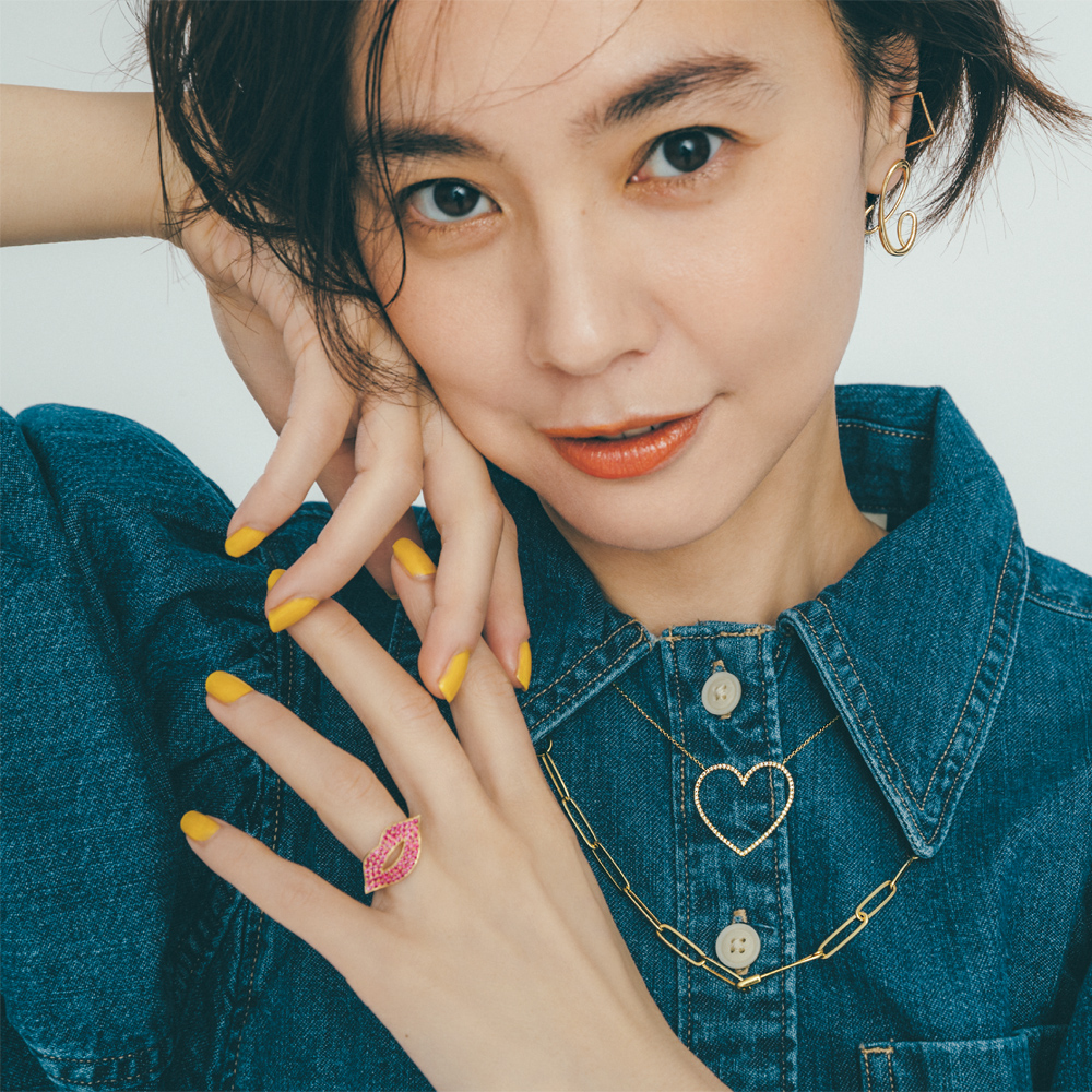 Gジャンのキレイ見えに効く！「ゴールドアクセの大人な重ねワザ」 | VERY
