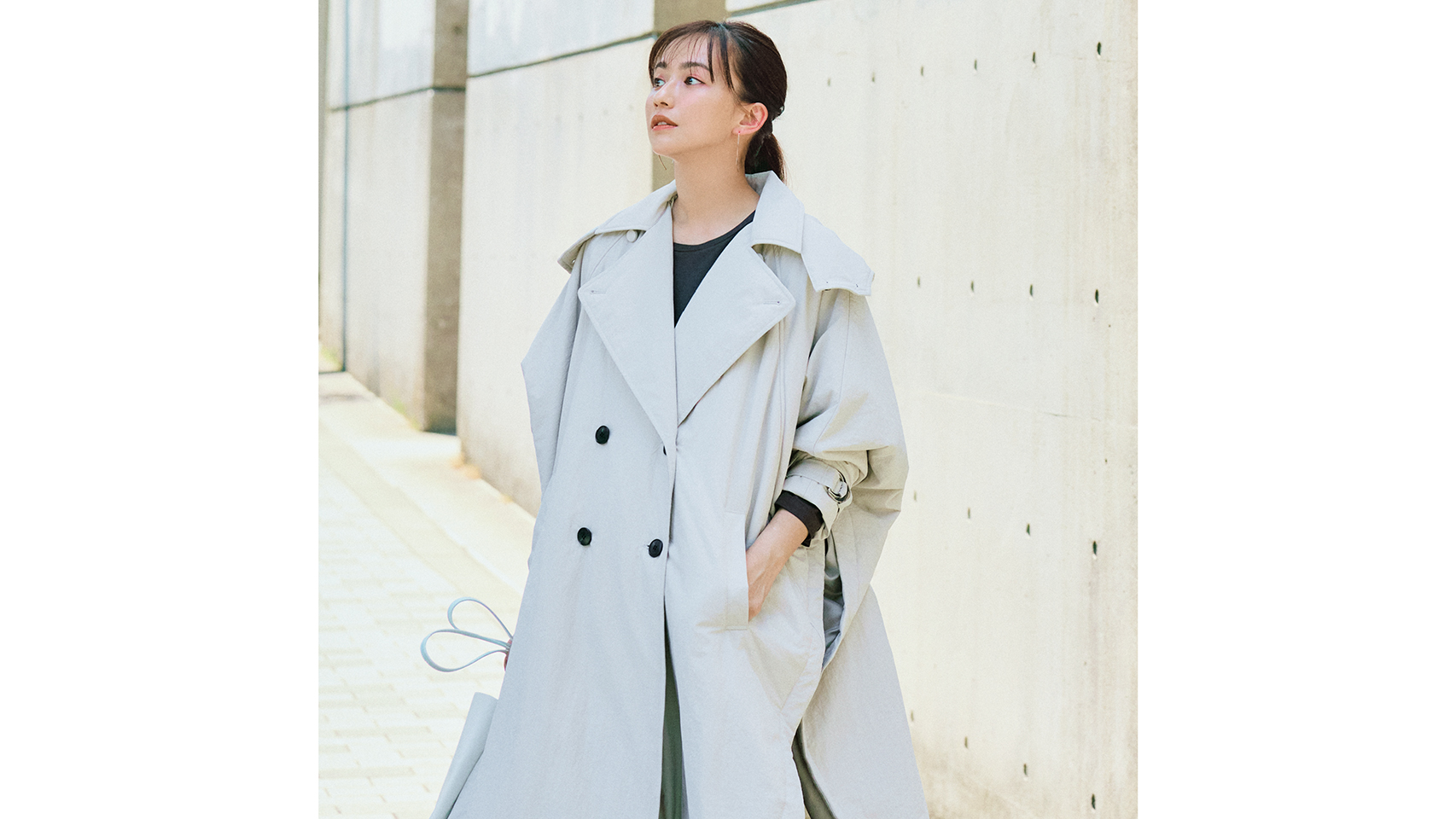 ポンチョ型』にオシャレ感！新鋭ブランドの“快適アウター”に注目