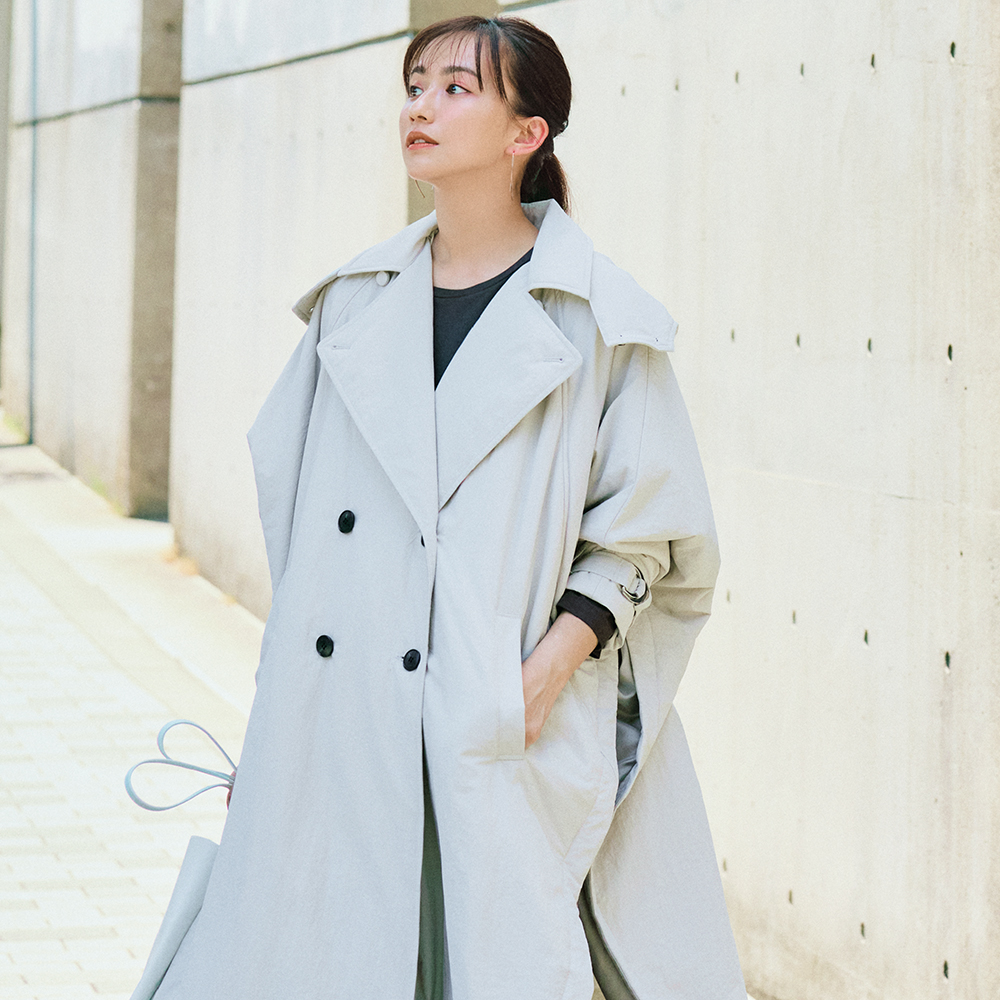 ポンチョ型』にオシャレ感！新鋭ブランドの“快適アウター”に注目 | VERY