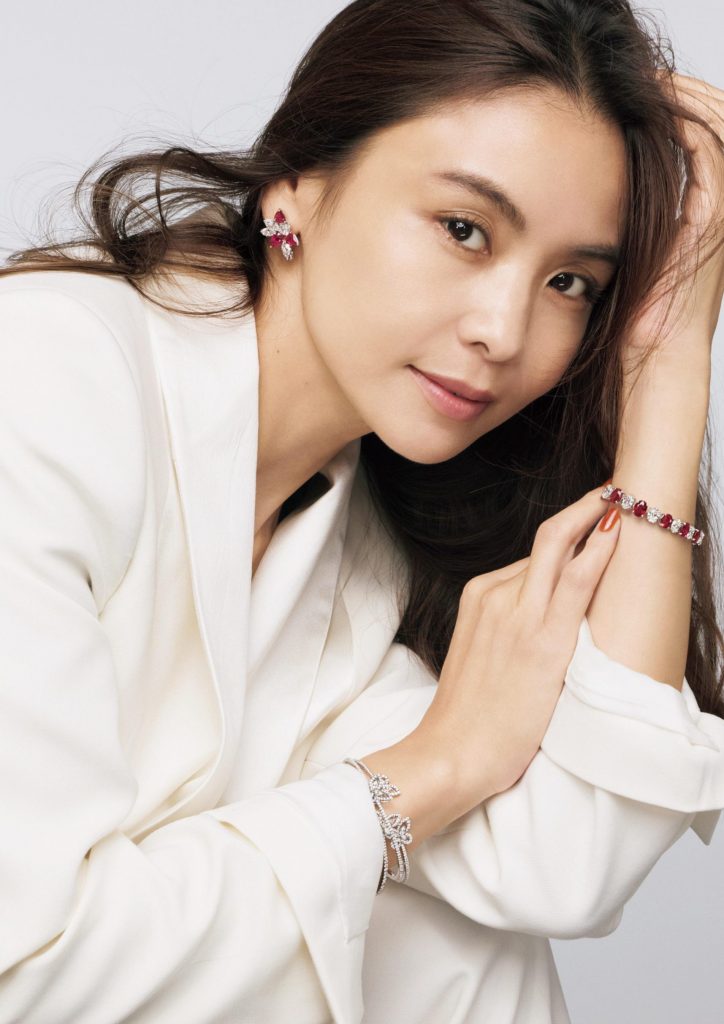 滝沢眞規子さん愛用アレクサンドル ドゥ パリ ベロア シュシュブラウン