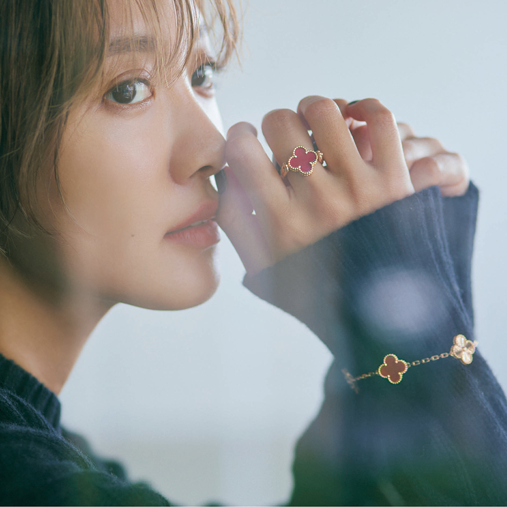 ヴァン クリーフ＆アーペル】記念買いに“赤色ジュエリー”が急浮上