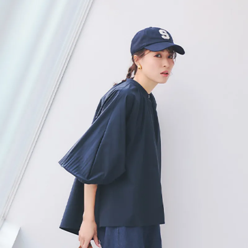 運動会のキャップヘアアレンジ。ロングヘアはタイトな三つ編みで今っぽさと崩れにくさを両得。