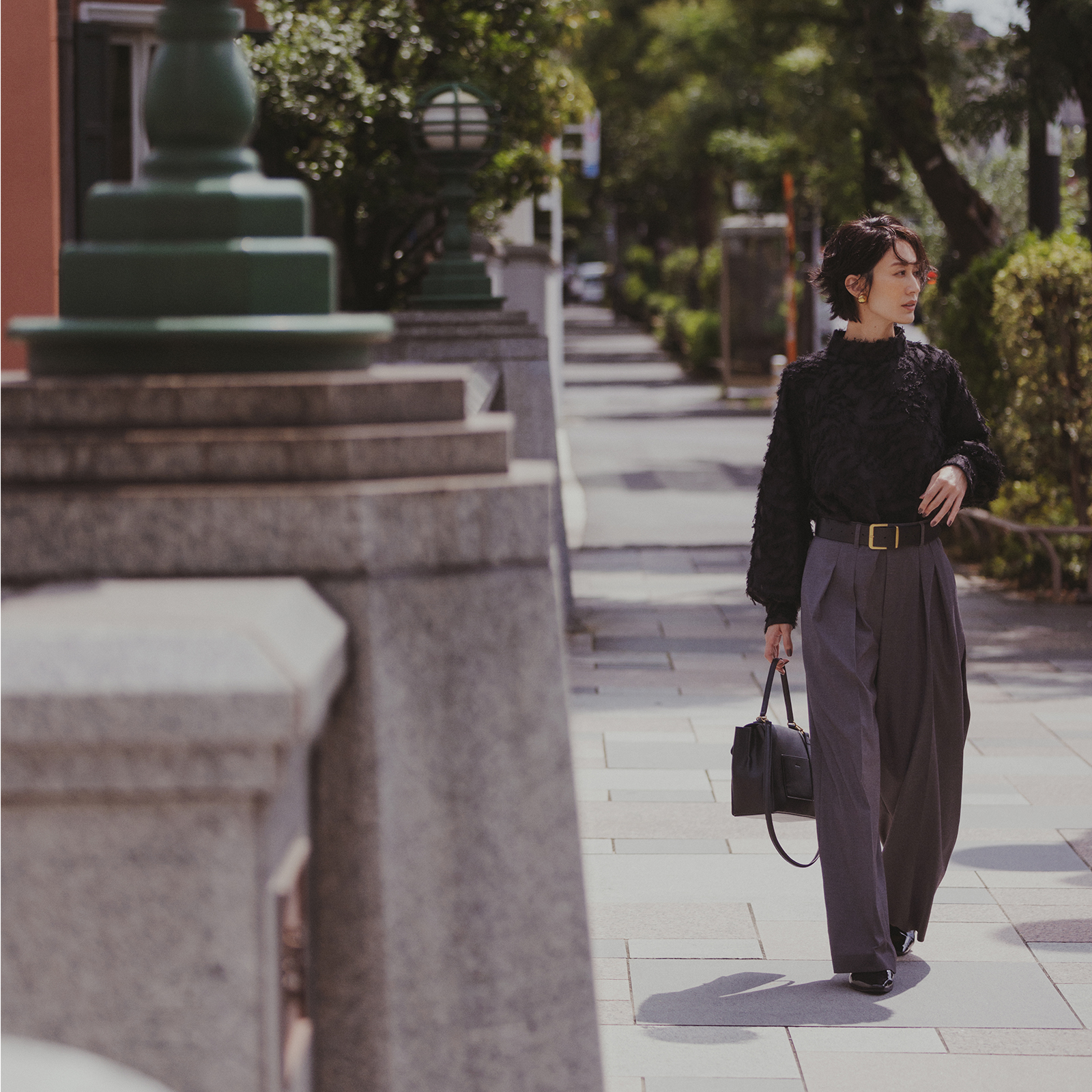 母行事は【美脚タックパンツ】で旬バランスにアップデート｜ミラ