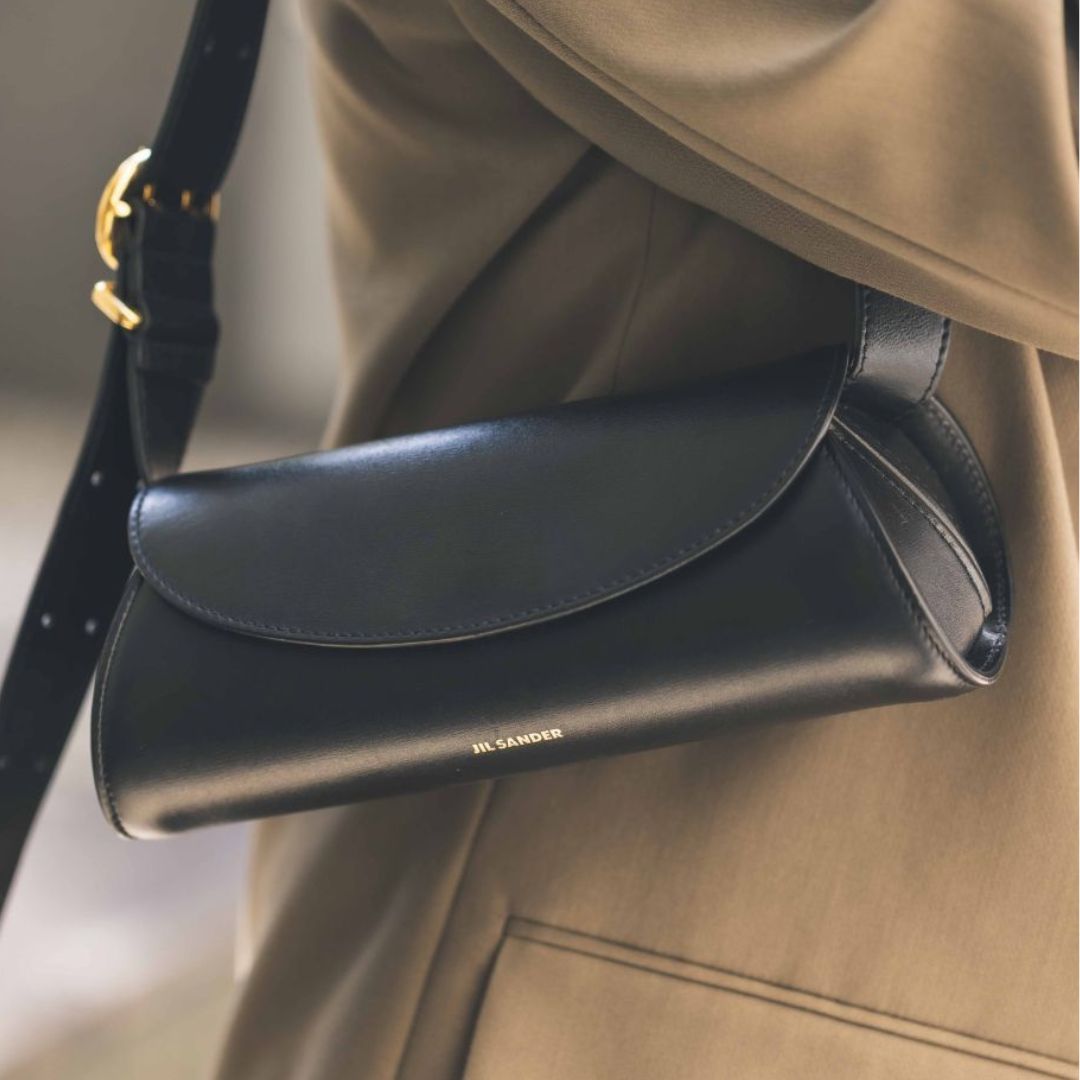 ワンショルダーバッグ】が急上昇！スマートに見える〈SNAP〉 | VERY