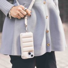 洒落見えも便利さも叶える【スマホショルダー】が手放せない＜SNAP＞のアイキャッチ