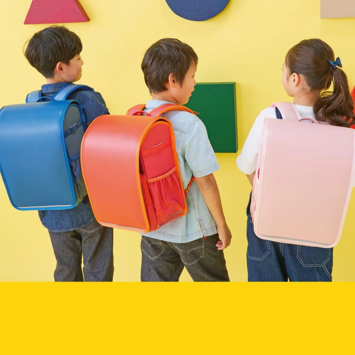 ファミリアのランドセルリュック「エアラン」を背負った子ども3人