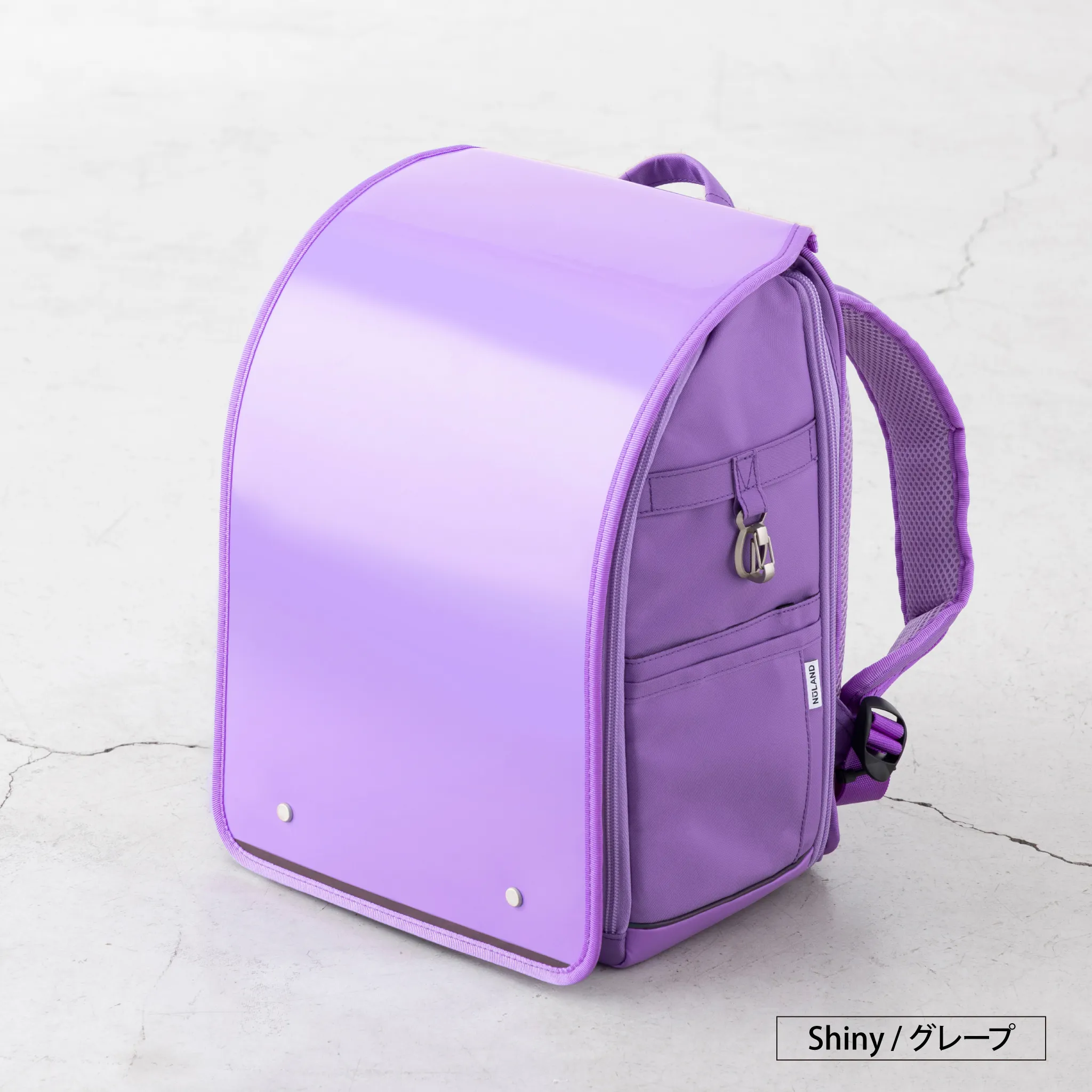 NuLAND（ニューランド）のランドセルリュック。Shinyのグレープ（薄紫色）