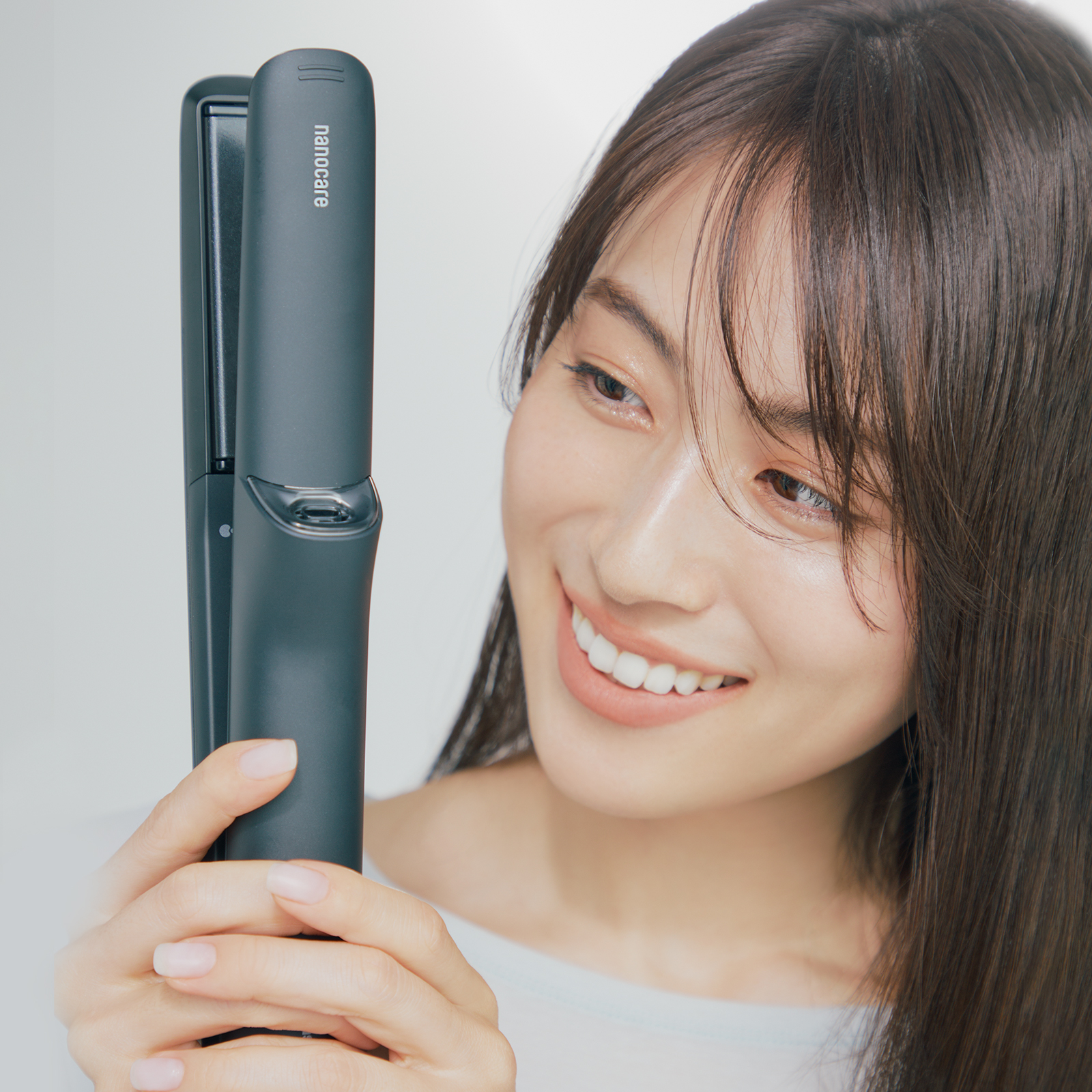 VERY新カバーモデルのつや髪の秘密は、ヘアアイロン選びにあり！ | VERY