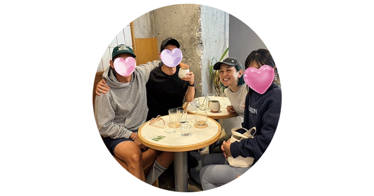 友達夫婦とカフェでお茶するSHELLYさん