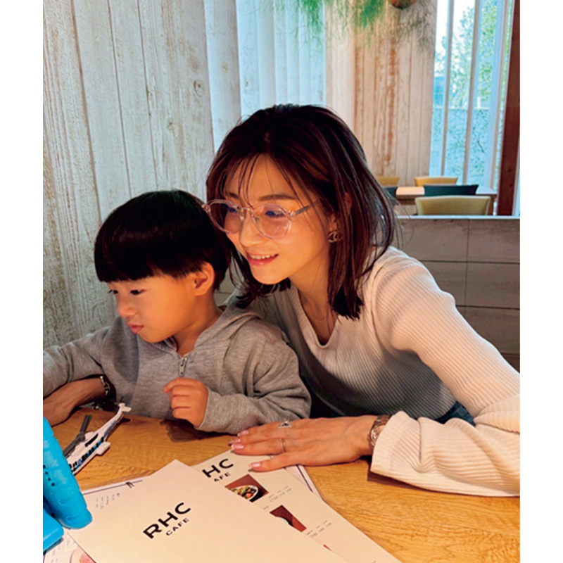 ロンハーマンカフェで過ごすVERY読者と息子さん