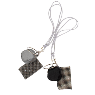 真夏のシンプルママに『アクセ感覚のショルダーポーチ』がオシャレ効果大！