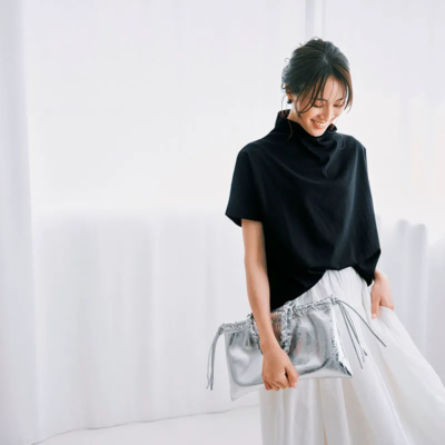 夏の帰省は【キレイめモノトーン】！モード見えTシャツでカジュアル感を軽減