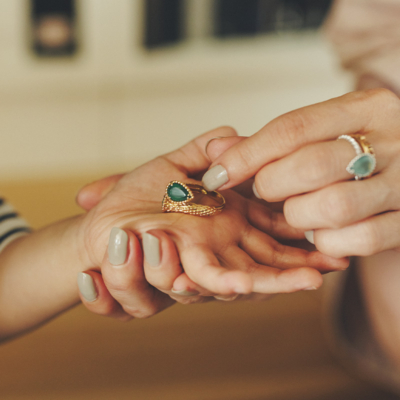 【ブシュロン】一生ものに「色石シリーズ」が急浮上！地金との重ねづけも