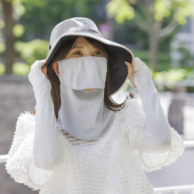 「絶対焼けたくない！」派の愛用品って？顔も腕も指先まで防備