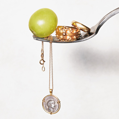 【ティファニーetc.】オシャレママの『息子に譲る』前提のジュエリーって？