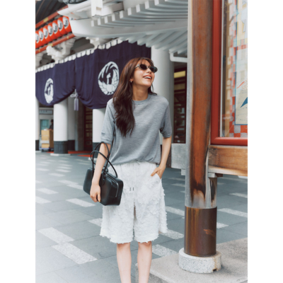 スカート派ママが続々投入「白のハーフパンツ」３選！