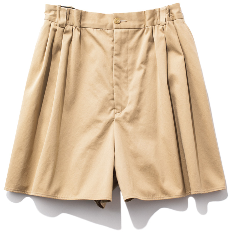 マディソンブルーのタック入りふんわりハーフパンツ