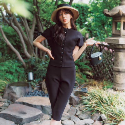 涼やかママの“ハーフパンツ”は『黒のセットアップ』が上手くいく！