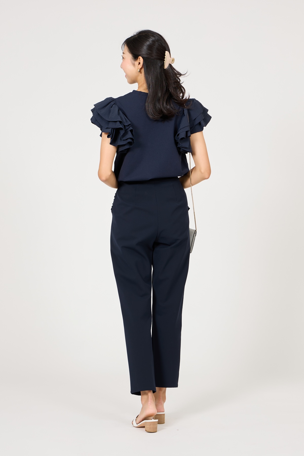 クラウドチームVERY青山美沙子の[THREE SQUARE]ラッフルスリーブプルオーバー