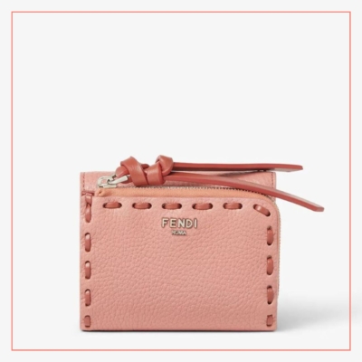 フェンディ、ディオール…【一粒万倍日×大安】「開運ピンク」のミニ財布5選