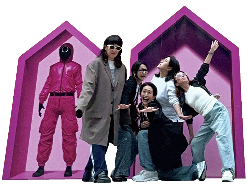 神山まりあさんとVERYスタッフの記念写真