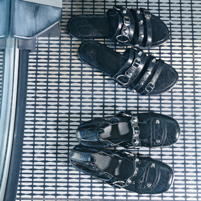 人気再燃中【バレンシアガ】の“楽ちんモード”な最新シューズに注目！