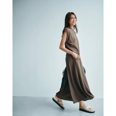 大人の【楽ちんセットアップ】上品ベージュならキレイめに着られる！