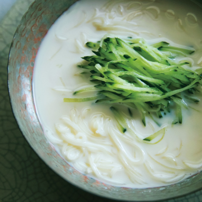 ミキサーだけ！夏ランチにぴったりな“豆乳と豆腐”で作る【コングクス】って？