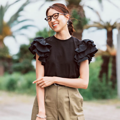 【キレイめTシャツ】ブラウス見えで華やか！黒なら甘すぎず着られる