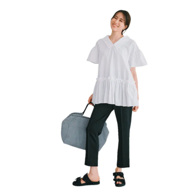 【帰省コーデ】は大人気ブラウスで華やぐ！清涼感のあるモノトーンに