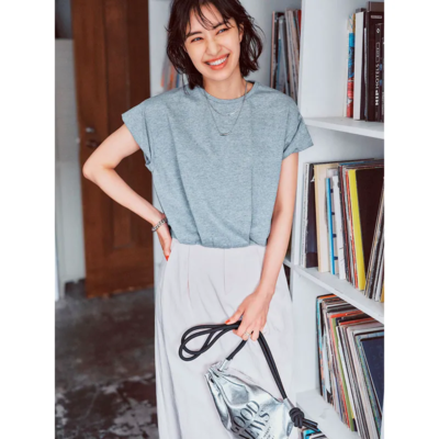 【Tシャツ】1枚でもマンネリしない！ウエストインせずオシャレに決まる