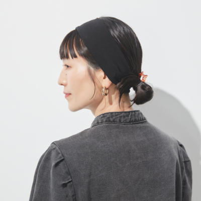 【ヘアアレンジ】うねりも白髪も隠して洒落見え！ほっこりしない「ヘアバンド」テク