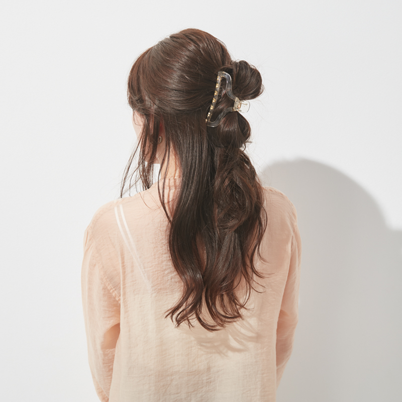 ヘアクリップアレンジ後ろ姿
